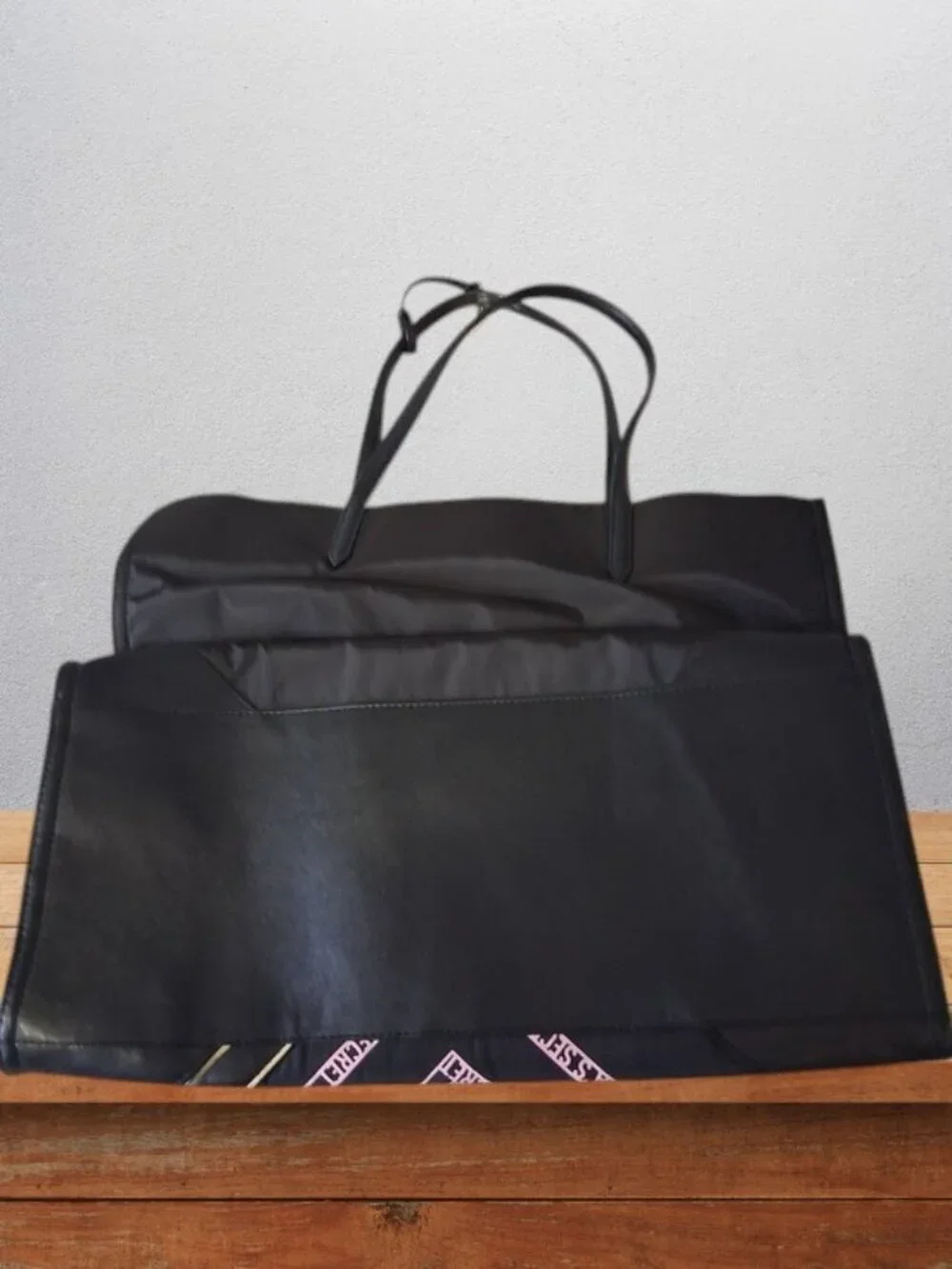 Victoria’s Secret Black Tote Bag Pink Red Signature Stripe Gold Charm Large Carr